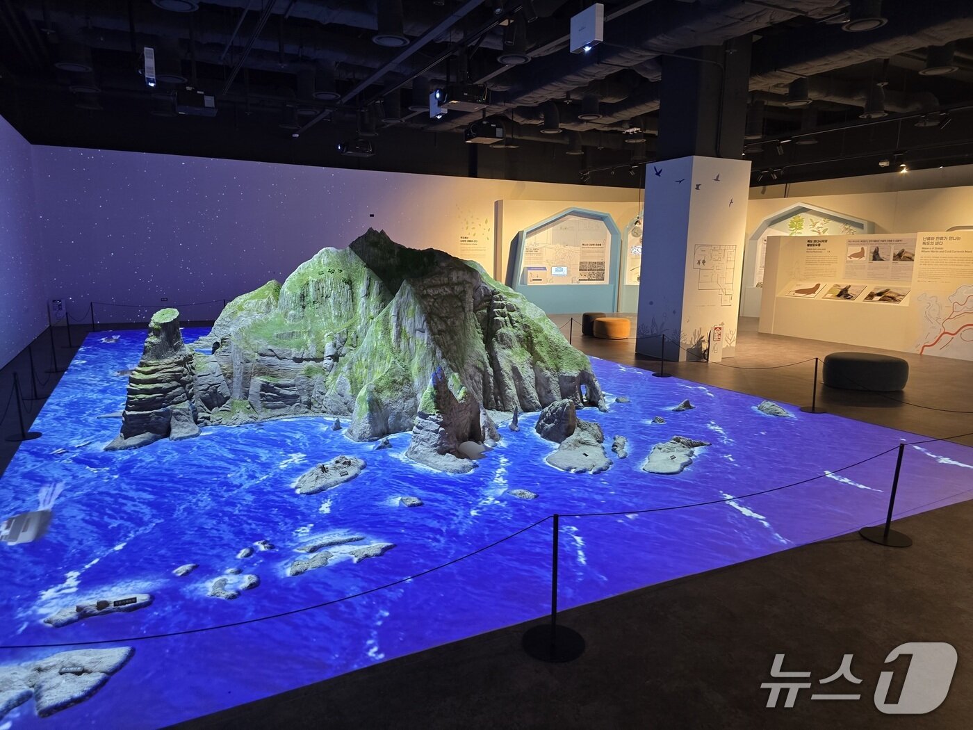 본문 이미지 - 24일 재개관한 동북아역사재단 독도체험관 전시 전경. ⓒ 뉴스1 김정한 기자