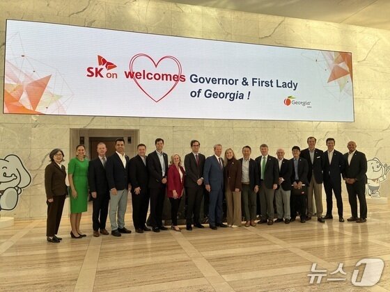 본문 이미지 - 브라이언 켐프 미국 조지아 주지사 일행은 24일 오전 서울 종로구 SK서린사옥을 방문했다.&#40;조지아주 제공&#41;
