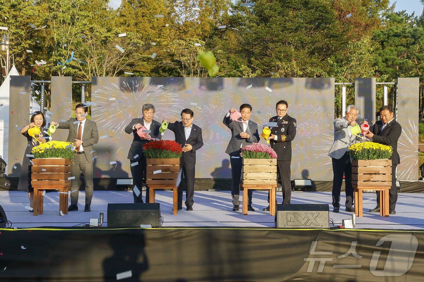 본문 이미지 - 24일 개막한 &#39;제22회 익산 천만송이 국화축제&#39;가 10일간의 축제 여정을 시작했다.&#40;익산시 제공. 재판매 및 DB 금지&#41; ⓒ News1