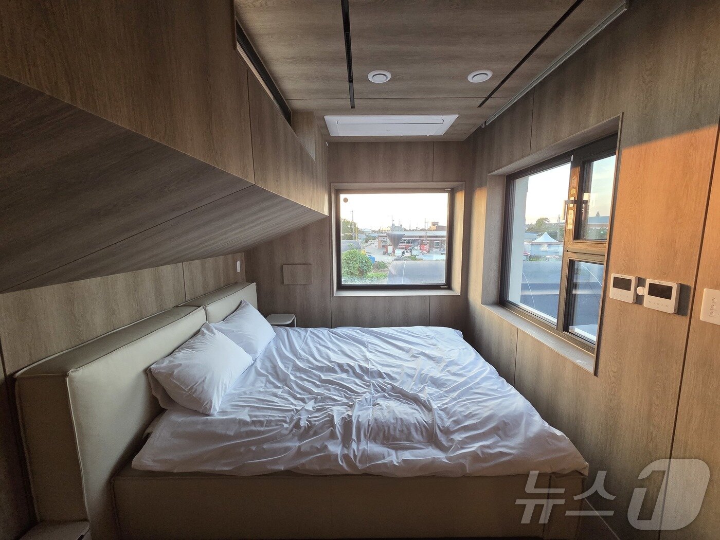 본문 이미지 - 전북 김제시 \&#39;죽산모락\&#39; LG 스마트코티지 &#39;듀오맥스 45&#39; 2층에 있는 침실. 2025.10.24/뉴스1 ⓒ News1 박주평 기자