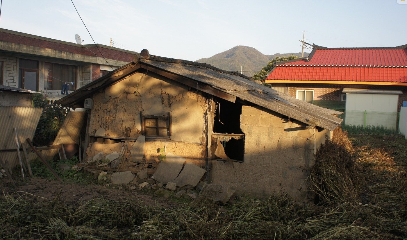 본문 이미지 - 연천 신망리 구호주택. 2018년 철거됐다. &#40;진나래 제공&#41;