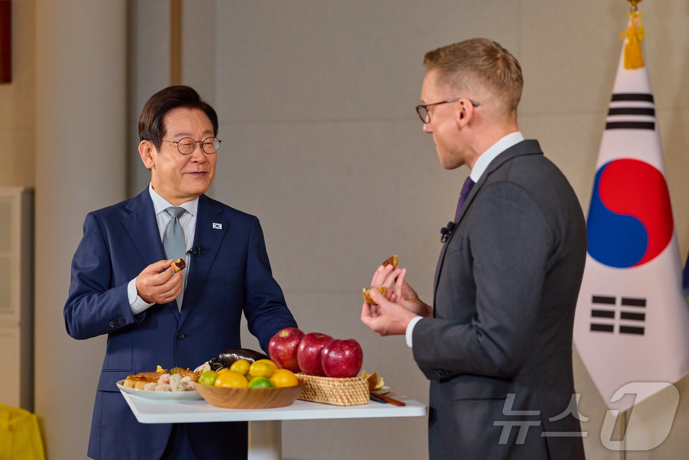 (서울=뉴스1) 이재명 기자 = 이재명 대통령이 지난 22일 미국 CNN과 K-컬처 관련 인터뷰를 하고 있다. (대통령실 제공. 재판매 및 DB 금지)  2025.10.25/뉴스1 …