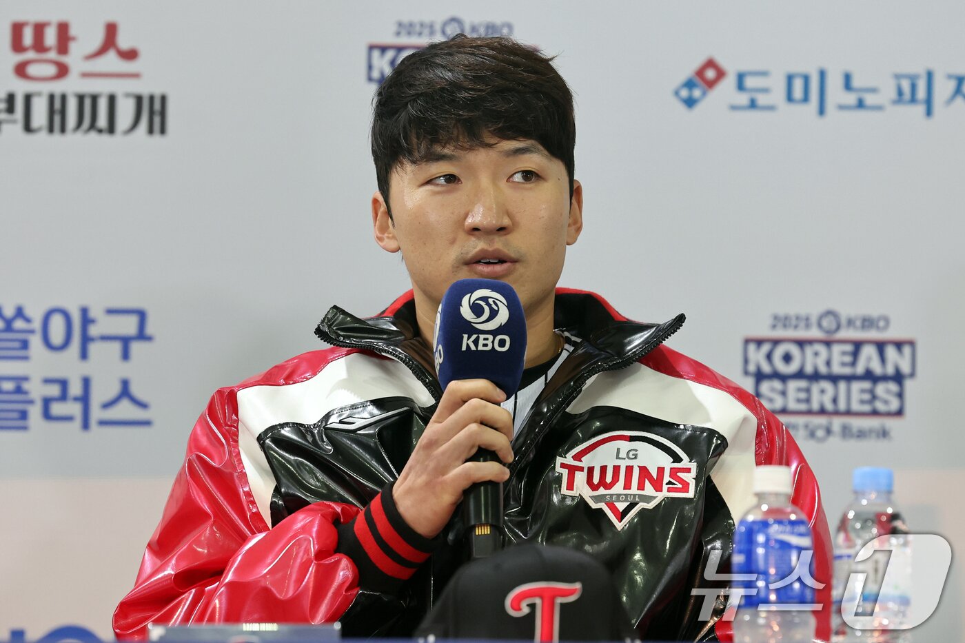 본문 이미지 - LG 트윈스 박해민이 25일 서울 잠실야구장에서 열린 2025 신한 SOL뱅크 KBO 한국시리즈 미디어데이에서 각오를 밝히고 있다. 2025.10.25/뉴스1 ⓒ News1 황기선 기자