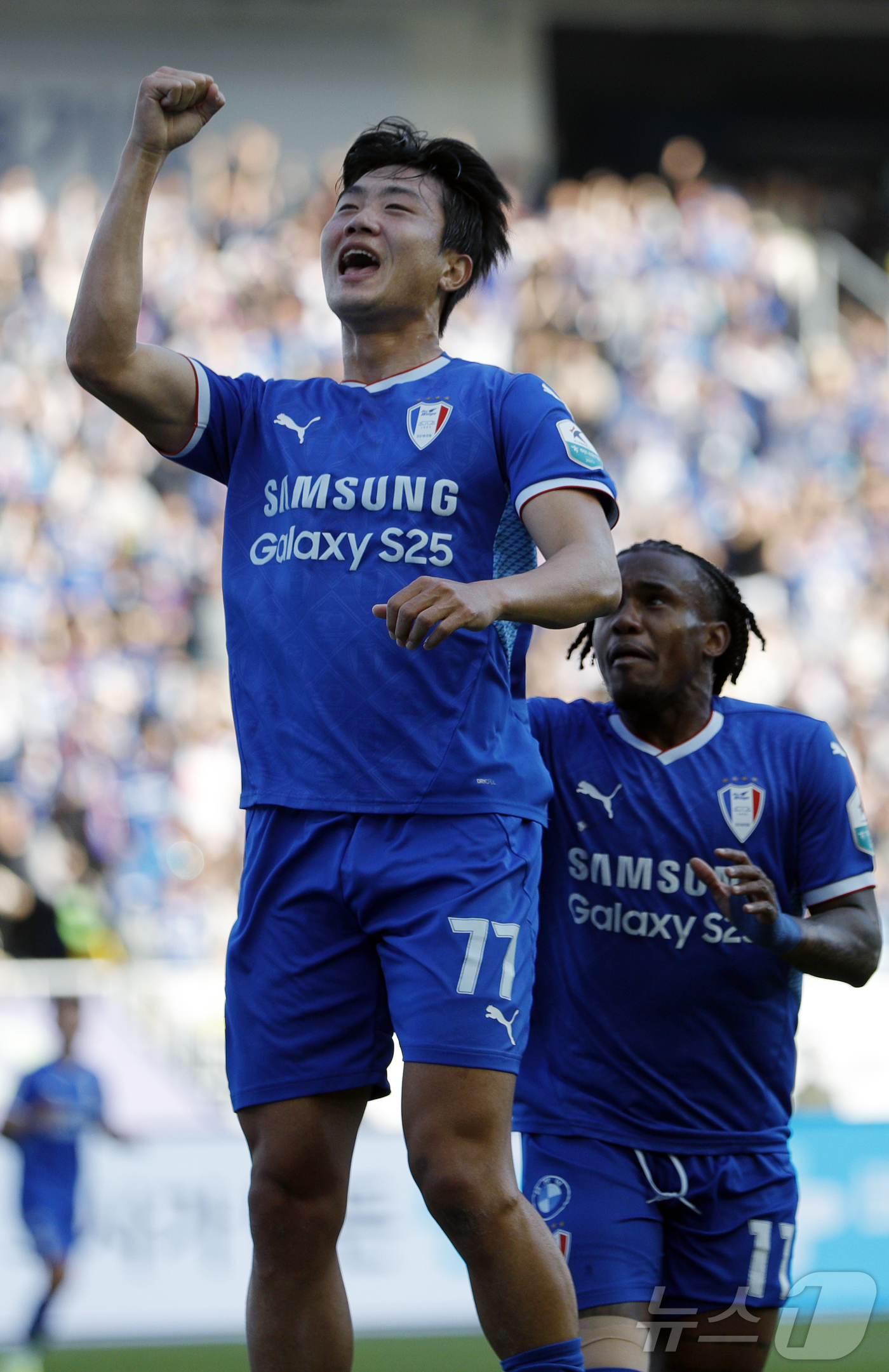 (수원=뉴스1) 박정호 기자 = 25일 오후 경기도 수원시 팔달구 월드컵로 수원월드컵경기장에서 열린 하나은행 K리그2 2025 36라운드 수원삼성과 전남드래곤즈의 경기에서 후반 역 …