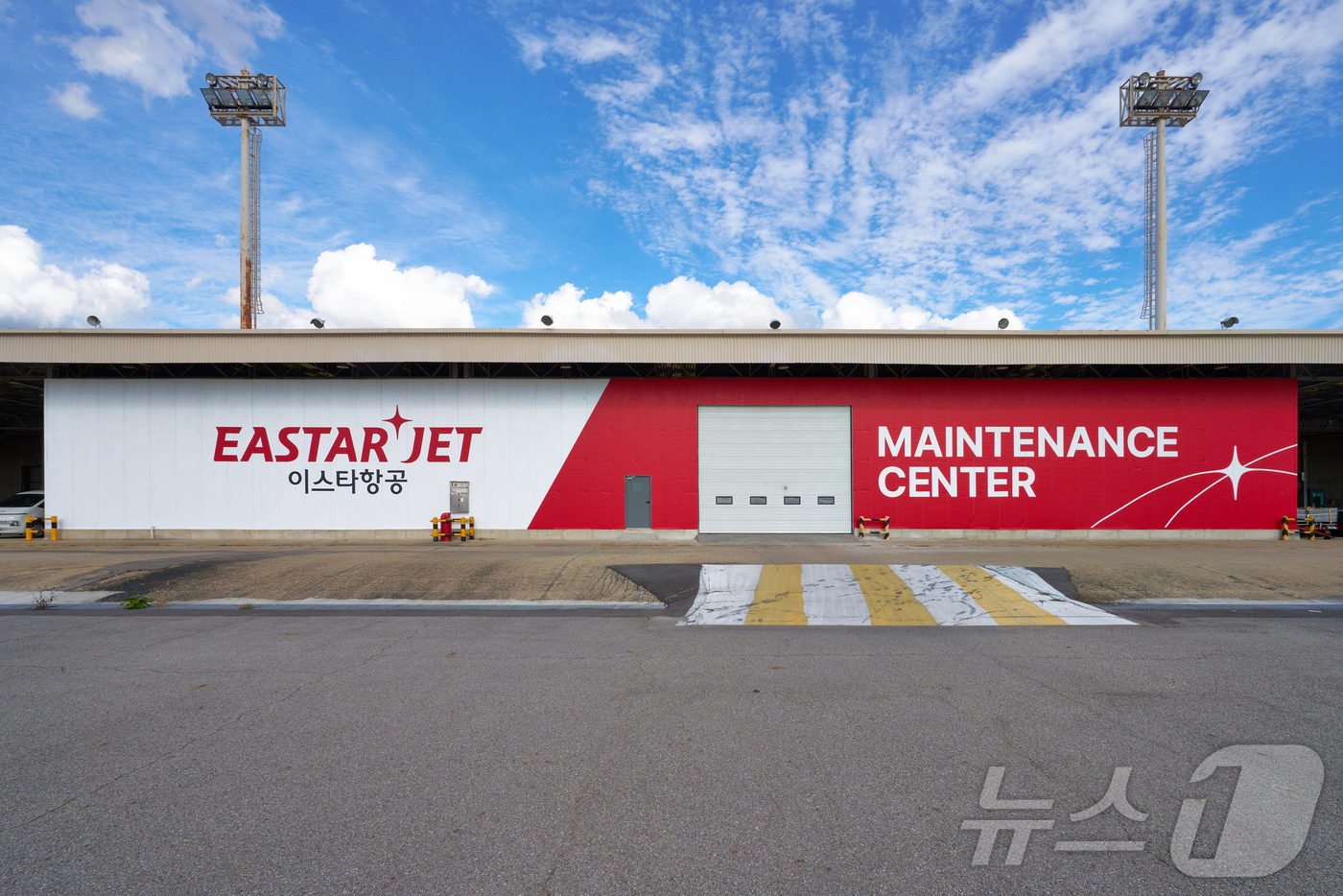 (서울=뉴스1) = 이스타항공이 김포국제공항에 통합정비센터를 신설했다고 26일 밝혔다.이스타항공은 약 1,700평 규모의 이번 통합정비센터 구축을 통해 정비 효율을 극대화함으로써 …