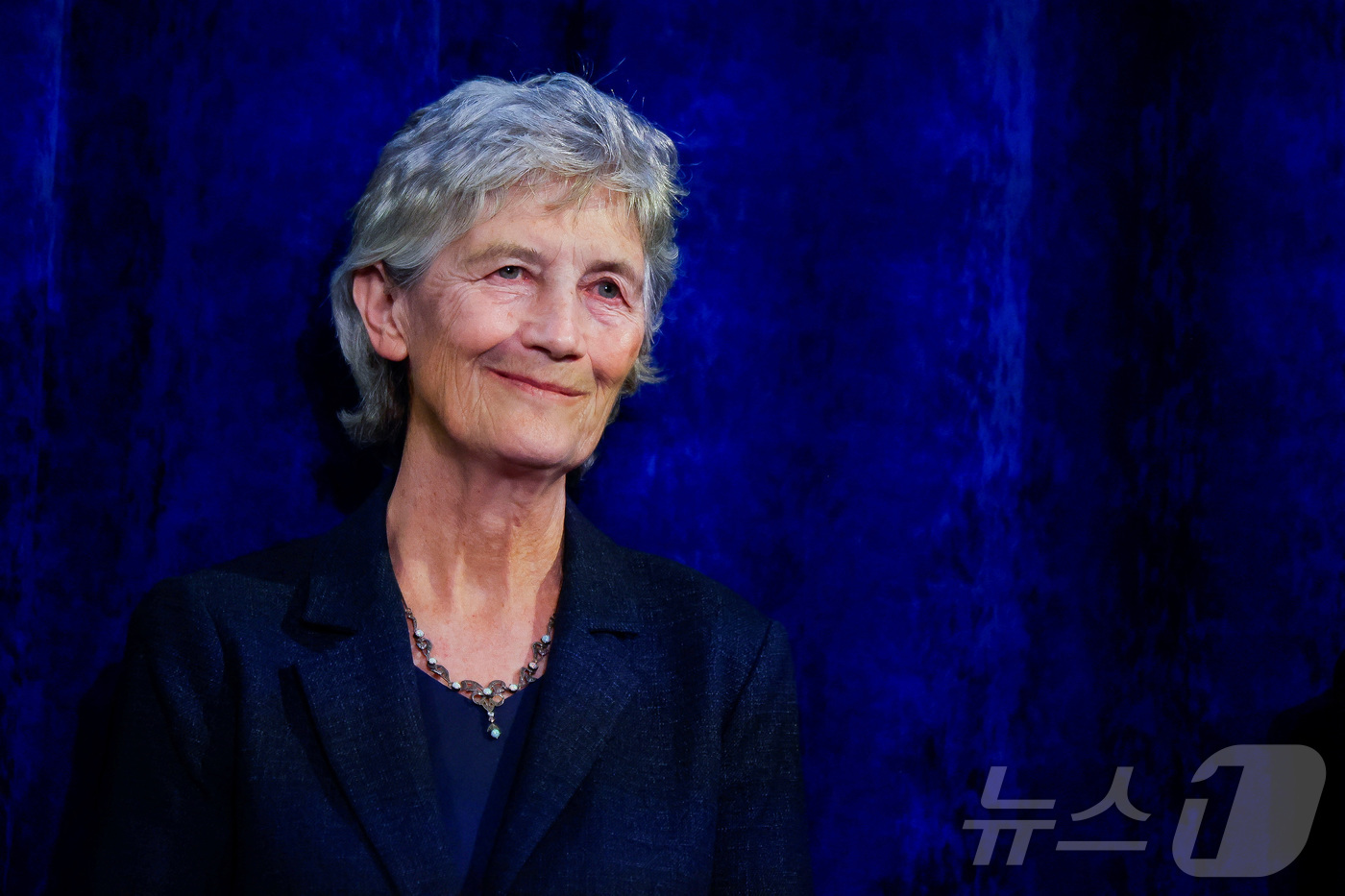 (더블린 로이터=뉴스1) 윤다정 기자 = 캐서린 코널리 아일랜드 대통령 당선인이 25일(현지시간) 더블린성에서 대통령 선거 결과 발표를 바라보고 있다.ⓒ 로이터=뉴스1