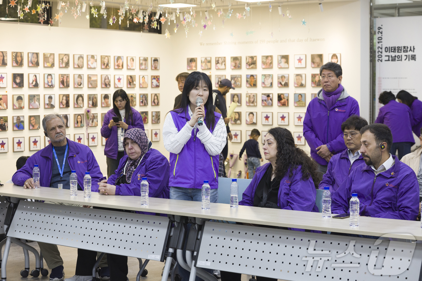 (서울=뉴스1) 김민지 기자 = 송해진 이태원참사 유가족협의회 운영위원장이 26일 오후 서울 종로구 10.29 이태원참사 기억소통공간인 별들의집에서 열린 외국인 희생자 유가족들과의 …