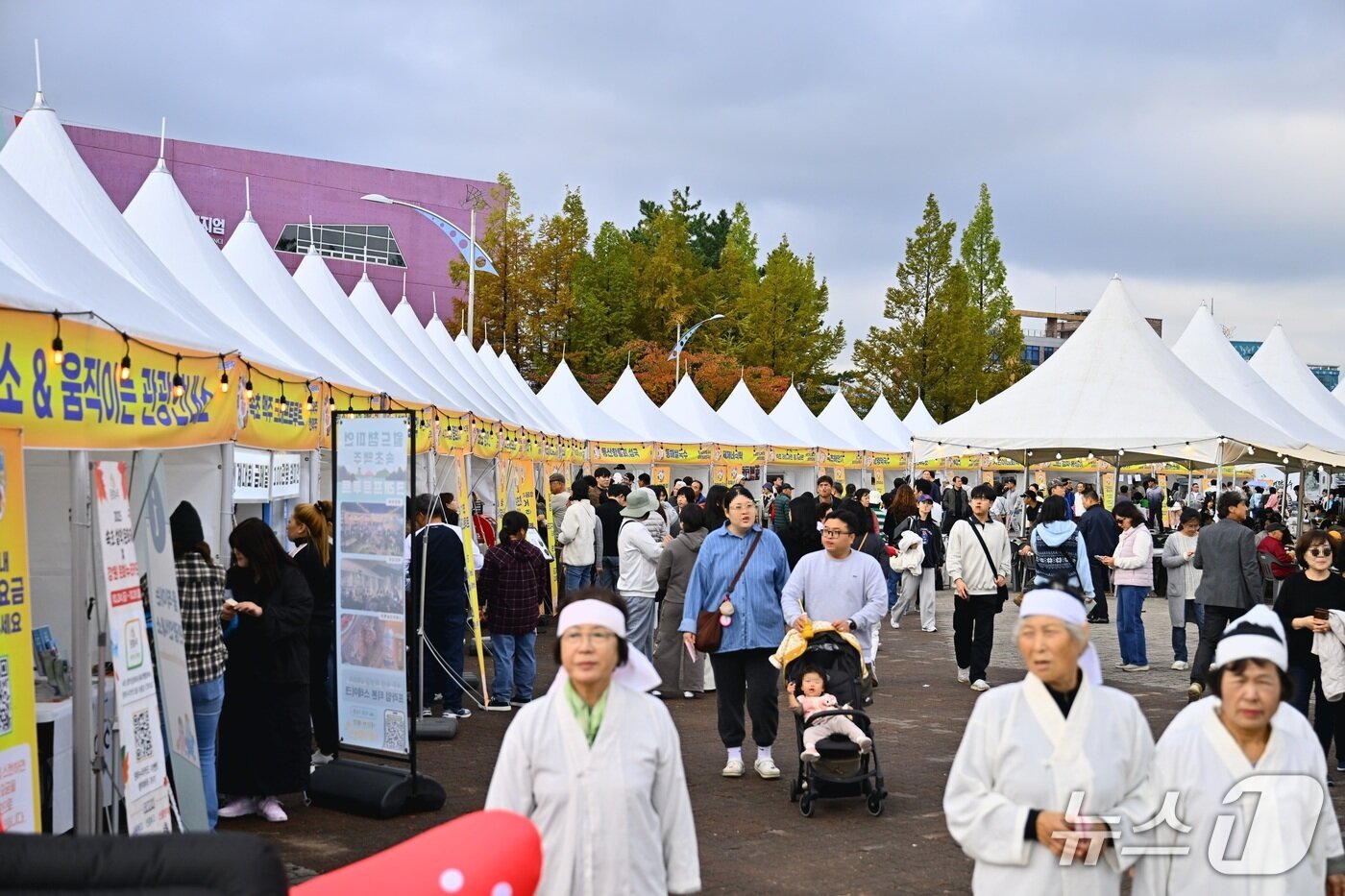 본문 이미지 - 속초음식축제 행사장 전경.&#40;속초시 제공, 재판매 및 DB 금지&#41; 2025.10.26/뉴스1