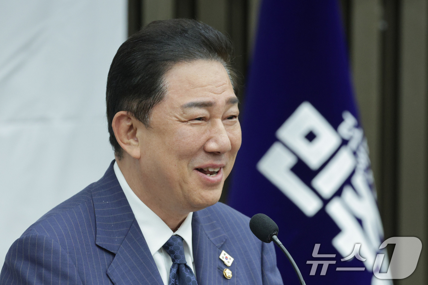 (서울=뉴스1) 신웅수 기자 = 김병기 더불어민주당 원내대표가 26일 서울 여의도 국회에서 열린 의원총회에서 발언하고 있다. 2025.10.26/뉴스1