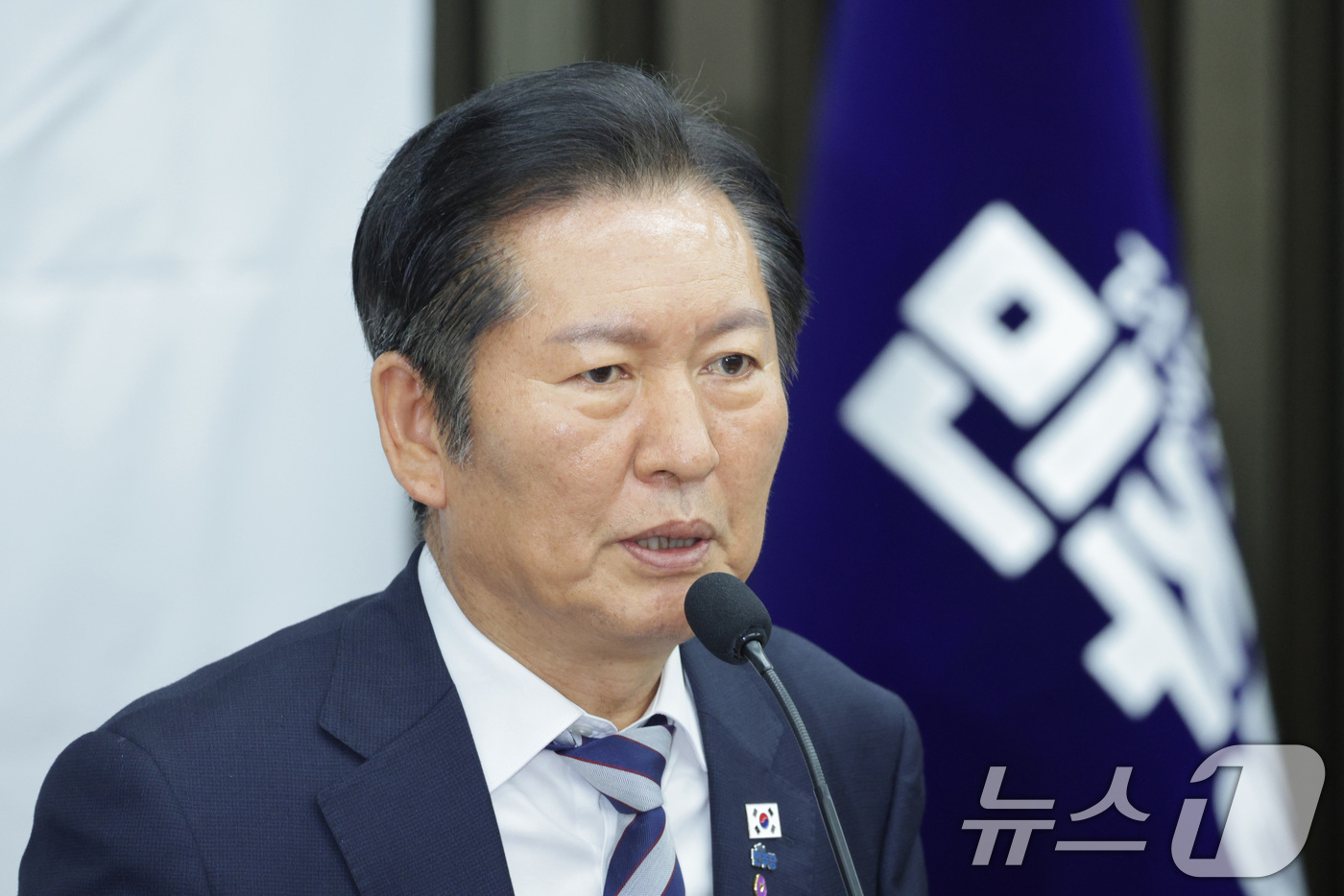 (서울=뉴스1) 신웅수 기자 = 정청래 더불어민주당 대표가 26일 서울 여의도 국회에서 열린 의원총회에서 발언하고 있다. 2025.10.26/뉴스1