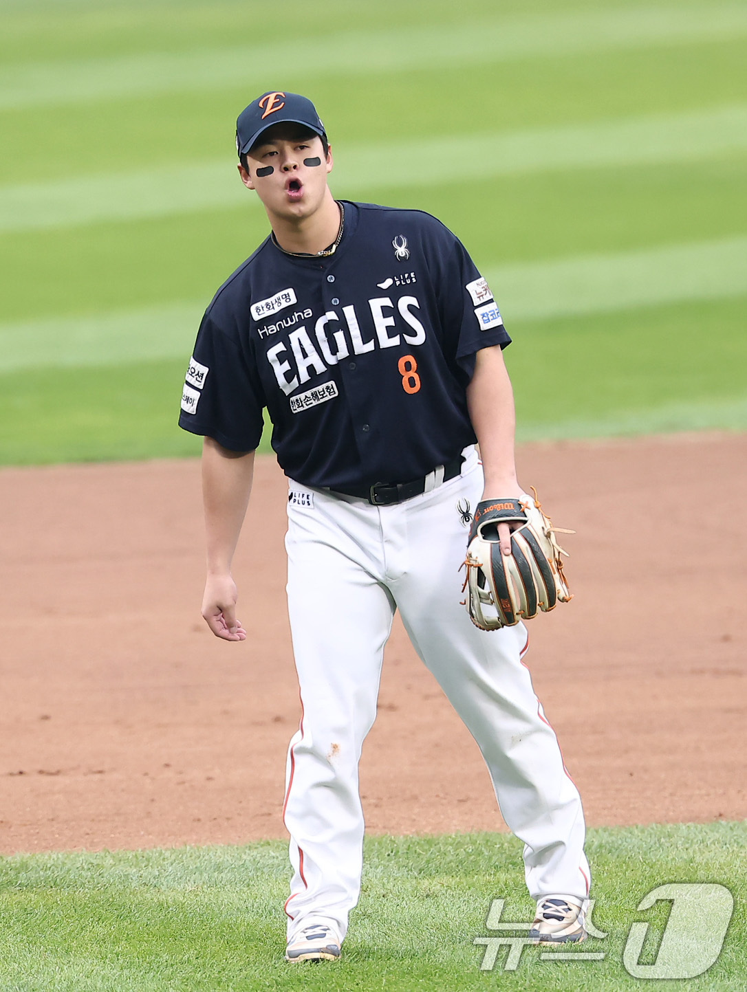 (서울=뉴스1) 김성진 기자 = 26일 서울 잠실야구장에서 열린 프로야구 2025 신한 SOL뱅크 KBO 포스트시즌 한국시리즈 1차전 한화 이글스와 LG 트윈스의 경기, 한화 노시 …