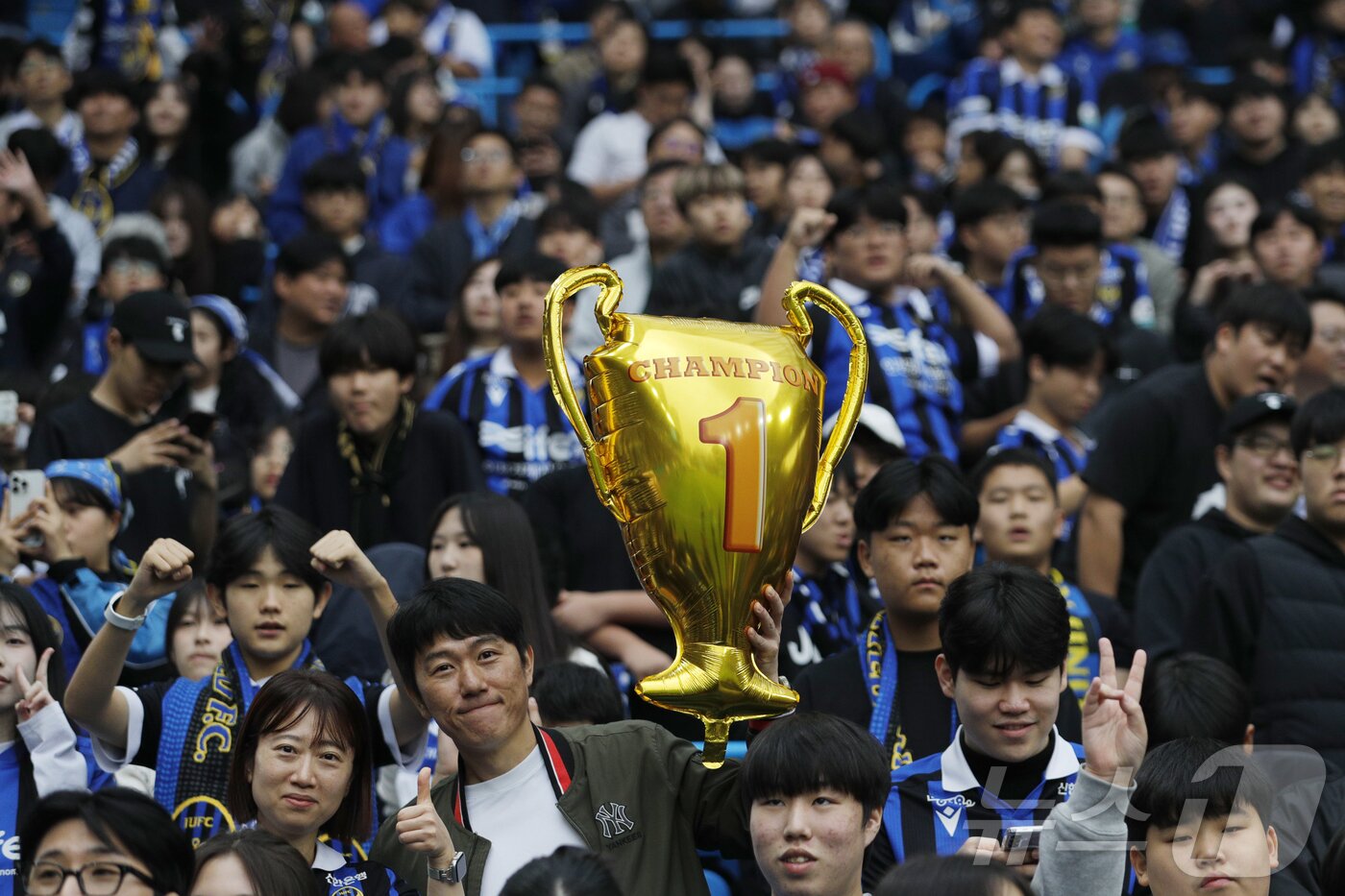 본문 이미지 - 열정적인 팬을 보유한 인천유나이티드. 더 큰 발전을 위해 '잔류왕' 꼬리표부터 지워야한다. ⓒ News1 박정호 기자