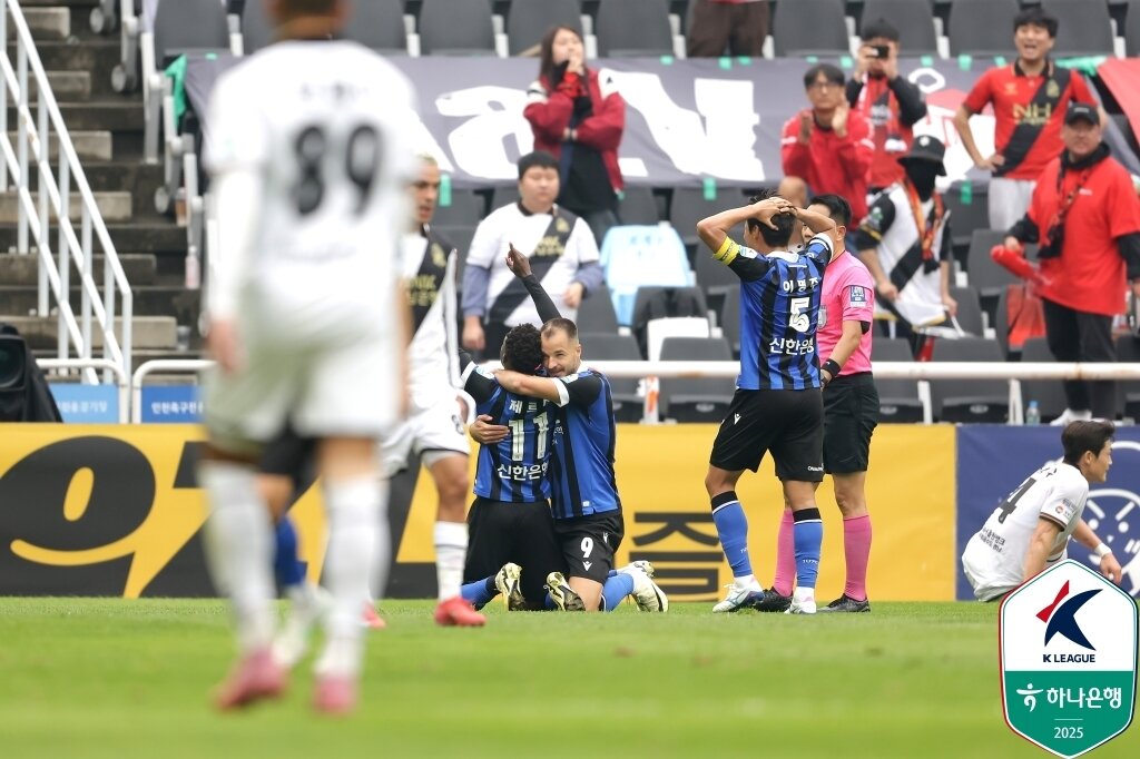 본문 이미지 - K리그2 우승을 차지한 인천 유나이티드. (한국프로축구연맹 제공)