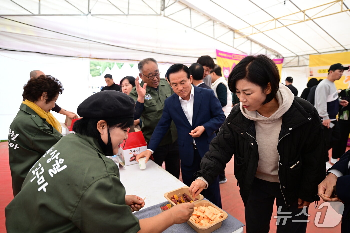 본문 이미지 -  논산 ‘2025 강경젓갈축제’ 모습. (논산시 제공.재판매 및 DB금지)/뉴스1