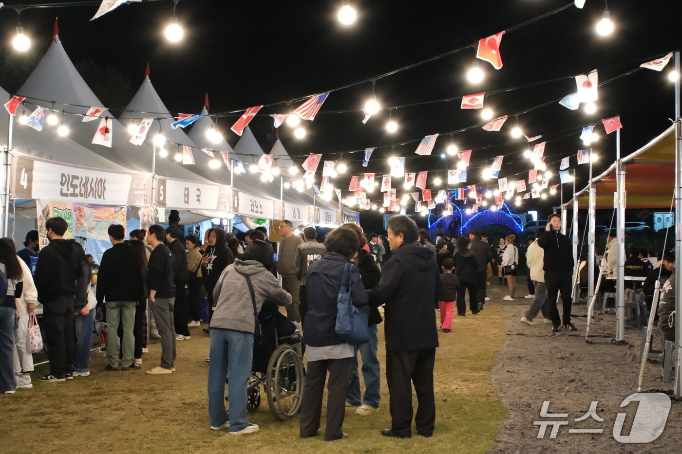 본문 이미지 - 논산 ‘2025 강경젓갈축제’ 모습. (논산시 제공.재판매 및 DB금지)/뉴스1 