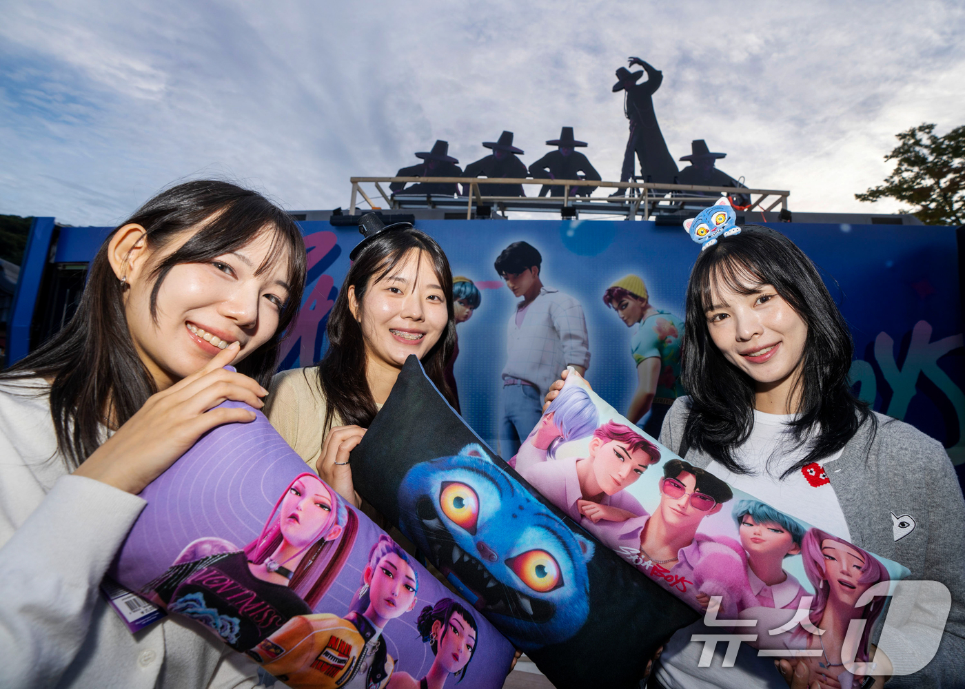 (서울=뉴스1) = 삼성물산 리조트부문(사장 정해린) 에버랜드는 테마존, 불꽃쇼 등 올가을 넷플릭스와 협업해 선보이고 있는 '케이팝 데몬 헌터스' 콘텐츠를 경험한 고객들이 한 달 …