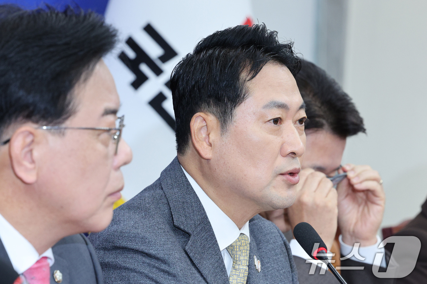 (서울=뉴스1) 신웅수 기자 = 장동혁 국민의힘 대표가 27일 서울 여의도 국회에서 열린 최고위원회의에서 발언하고 있다. 2025.10.27/뉴스1