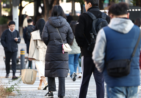 "패딩 꺼냈어요"…설악산 -6.6도, 전국 곳곳 '가을 한파'(종합)