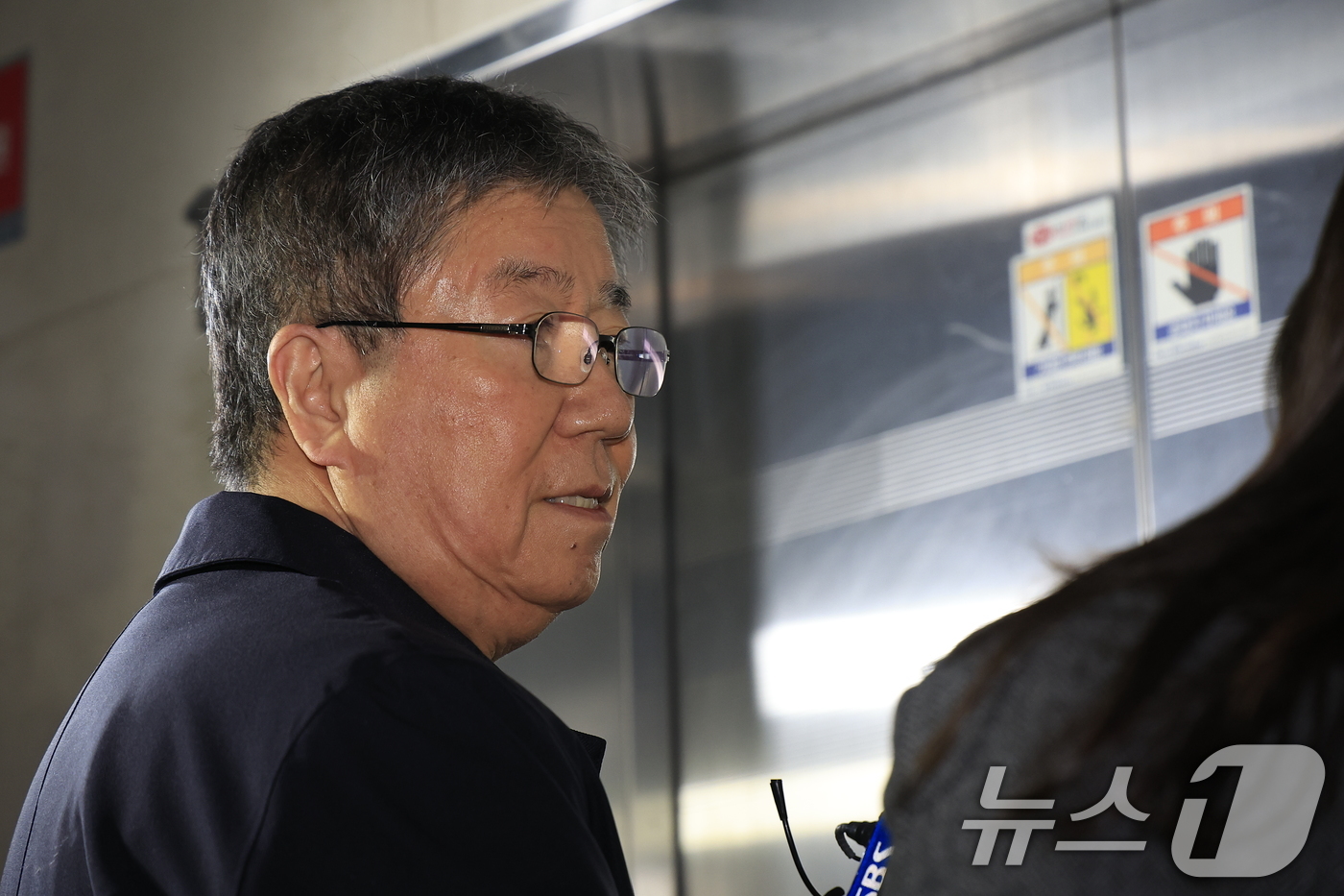 (서울=뉴스1) 박정호 기자 = 김대기 전 대통령 비서실장이 27일 오전 서울시 서초구 서초중앙로 해병대원 순직 사건 관련 의혹을 수사하는 순직해병특검팀(특별검사 이명현)으로 소환 …