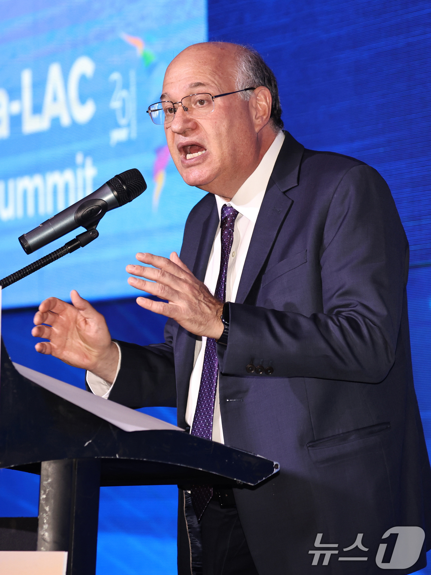 (서울=뉴스1) 구윤성 기자 = 일랑 고우드파잉 미주개발은행(IDB) 총재가 27일 오전 서울 여의도 콘래드호텔에서 열린 '제7차 한-중남미 비즈니스서밋'에서 축사를 하고 있다. …