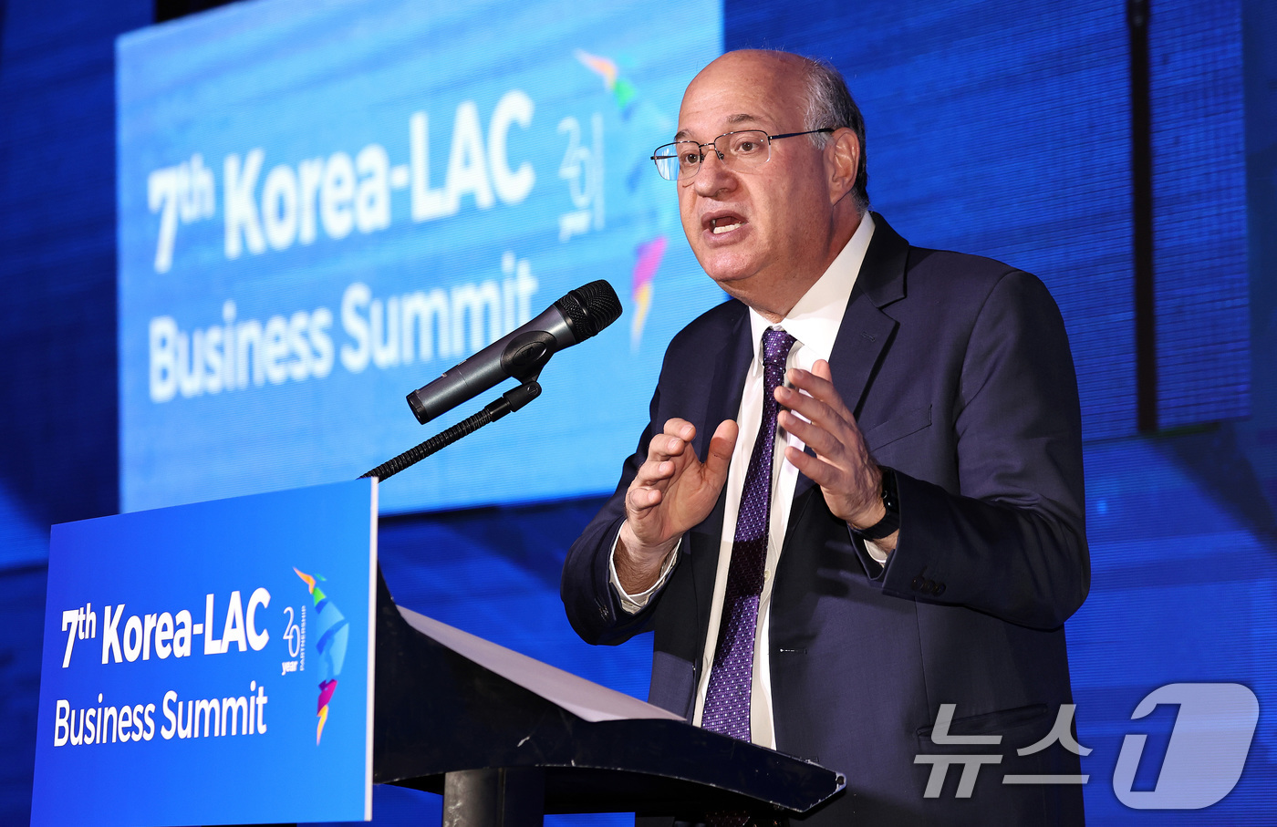 (서울=뉴스1) 구윤성 기자 = 일랑 고우드파잉 미주개발은행(IDB) 총재가 27일 오전 서울 여의도 콘래드호텔에서 열린 '제7차 한-중남미 비즈니스서밋'에서 축사를 하고 있다. …