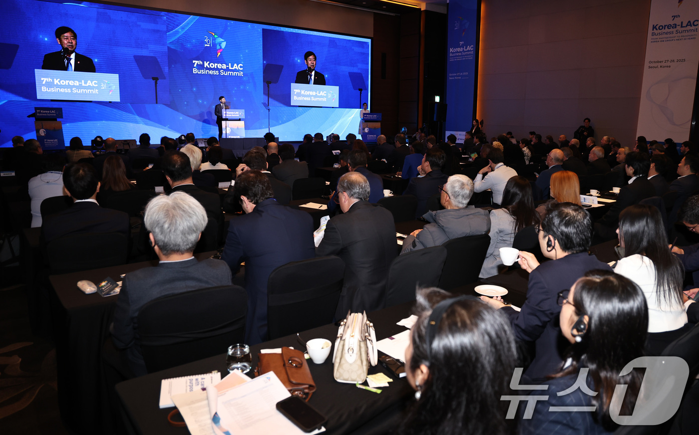 (서울=뉴스1) 구윤성 기자 = 구윤철 경제부총리 겸 기획재정부 장관이 27일 오전 서울 여의도 콘래드호텔에서 열린 '제7차 한-중남미 비즈니스서밋'에 참석해 개회사를 하고 있다. …