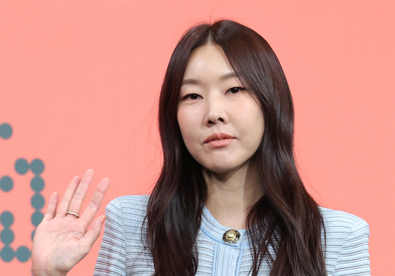 '86만 구독자' 한혜진 유튜브서 코인 방송?…"해킹 피해, 복구 조치"