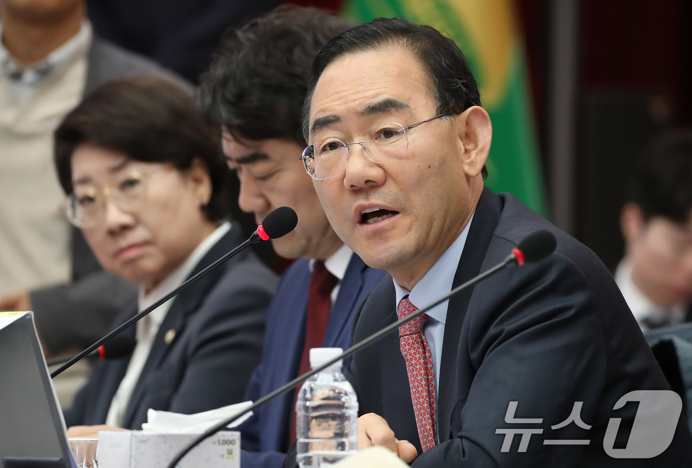 (대구=뉴스1) 공정식 기자 = 주호영 국민의힘 의원이 27일 오전 대구시청 산격청사에서 열린 국회 행정안전위원회의 대구시에 대한 국정감사에서 질의하고 있다. 2025.10.27/ …