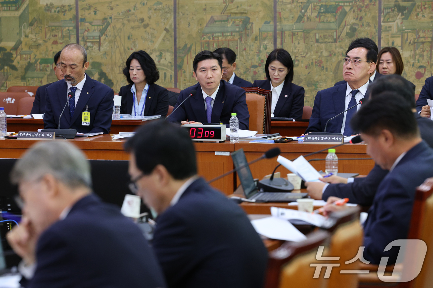 (서울=뉴스1) 신웅수 기자 = 유승민 대한체육회장이 27일 서울 여의도 국회 문화체육관광위원회에서 열린 대한체육회 등에 대한 국정감사에서 의원 질의에 답변하고 있다. 2025.1 …