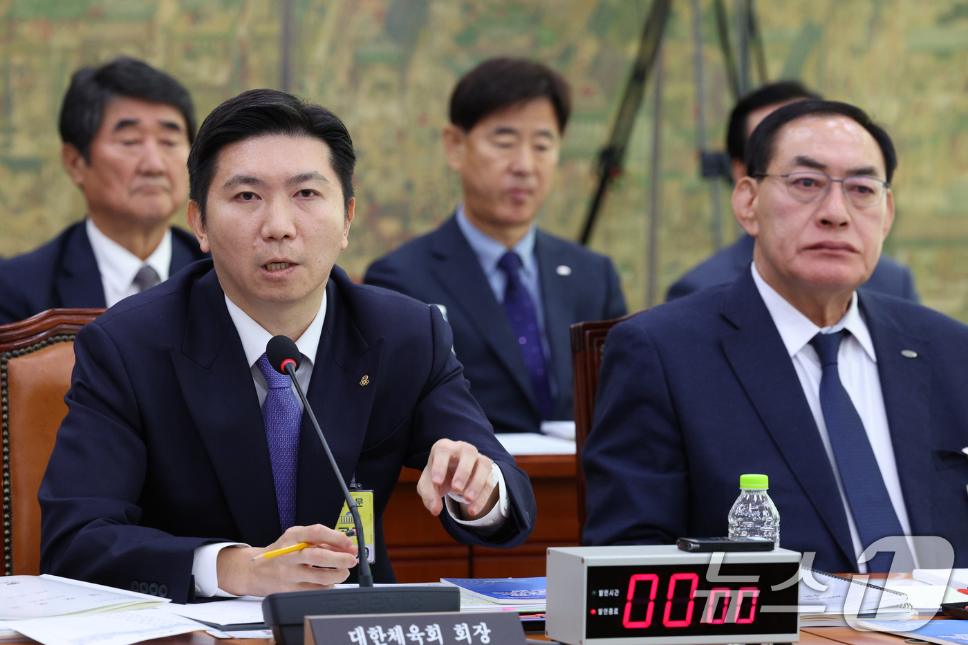 (서울=뉴스1) 신웅수 기자 = 유승민 대한체육회장이 27일 서울 여의도 국회 문화체육관광위원회에서 열린 대한체육회 등에 대한 국정감사에서 의원 질의에 답변하고 있다. 2025.1 …