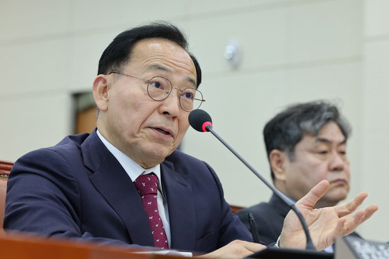 '셀프 출강' 강의료 수령 논란…김태기 전 중노위 위원장에 과태료 부과