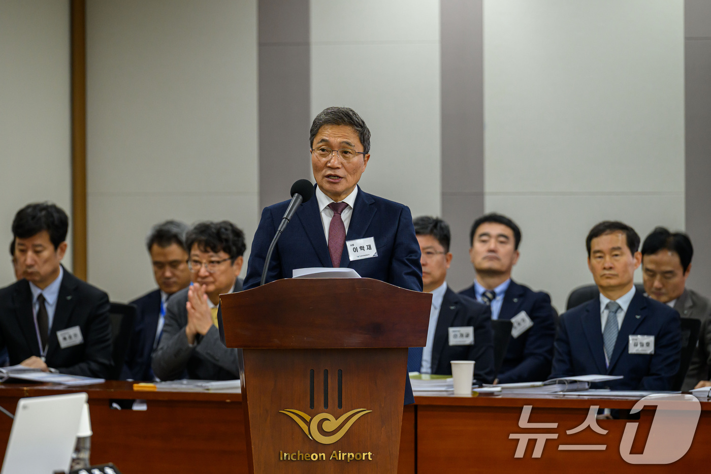(서울=뉴스1) 공항사진기자단 = 이학재 인천국제공항공사 사장이 27일 오전 인천 중구 인천국제공항공사에서 열린 국회 국토교통위원회의 인천국제공항공사, 한국공항공사, 항공안전기술원 …