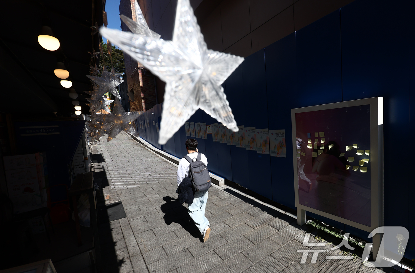 (서울=뉴스1) 김민지 기자 = 10.29이태원참사 3주기를 이틀 앞둔 27일 오후 서울 용산구 이태원참사 골목이 썰렁한 모습을 보이고 있다. 2025.10.27/뉴스1