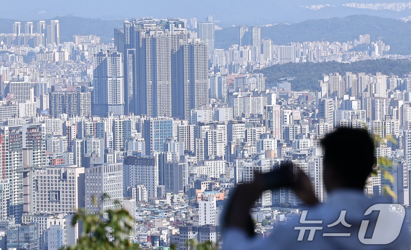 본문 이미지 - 서울 남산에서 바라본 아파트 단지 모습. /뉴스1 ⓒ News1 김성진 기자