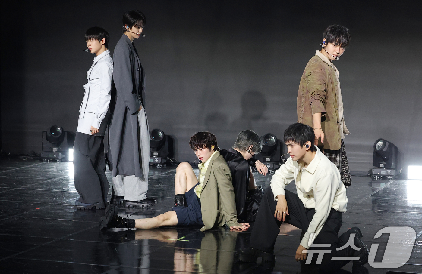 (서울=뉴스1) 권현진 기자 = 그룹 템페스트(TEMPEST)가 27일 서울 강남구 일지아트홀에서 가진 일곱 번째 미니 앨범  'As I am(애즈 아이 엠)' 발매 쇼케이스에서 …