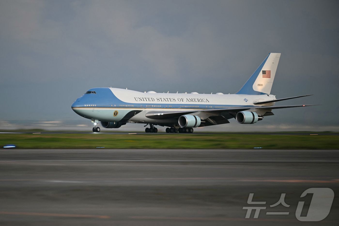 본문 이미지 - 현 에어포스원. 2025.10.27. ⓒ 뉴스1 ⓒ AFP=뉴스1