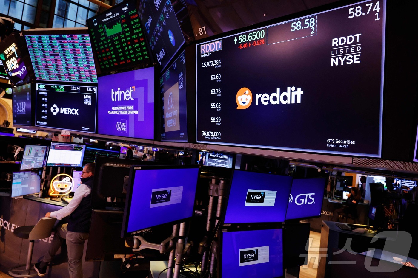 NEW YORK, NEW YORK - MARCH 27: The Reddit company logo is seen displayed as raders work on the floor …