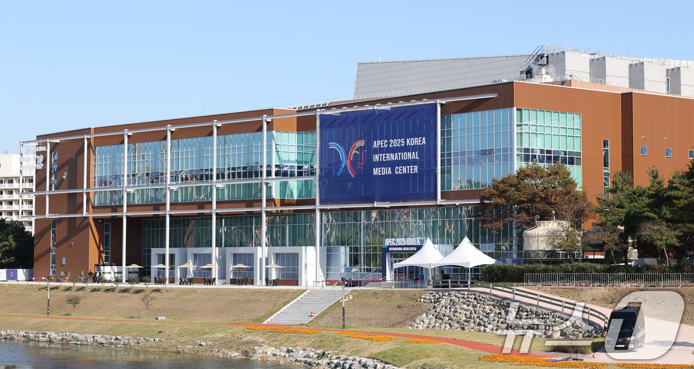 (경주=뉴스1) 박지혜 기자 = 27일 경북 경주에서 아시아태평양경제협력체(APEC) 정상회의 주간이 개막했다.트럼프 미국 대통령과 시진핑 중국 국가주석의 방한으로 관심이 집중된 …