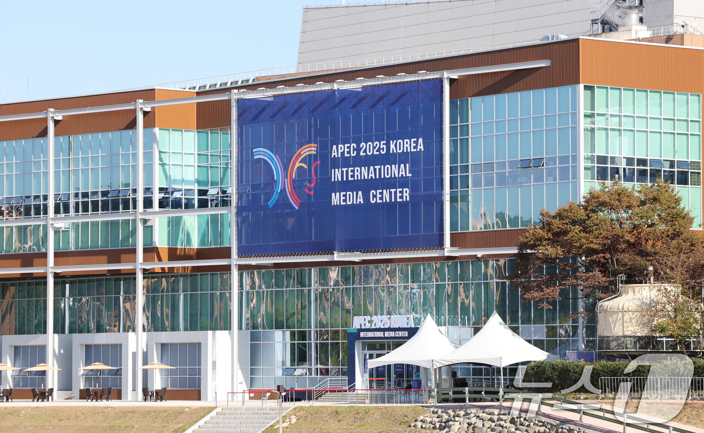 (경주=뉴스1) 박지혜 기자 = 27일 경북 경주에서 아시아태평양경제협력체(APEC) 정상회의 주간이 개막했다.트럼프 미국 대통령과 시진핑 중국 국가주석의 방한으로 관심이 집중된 …