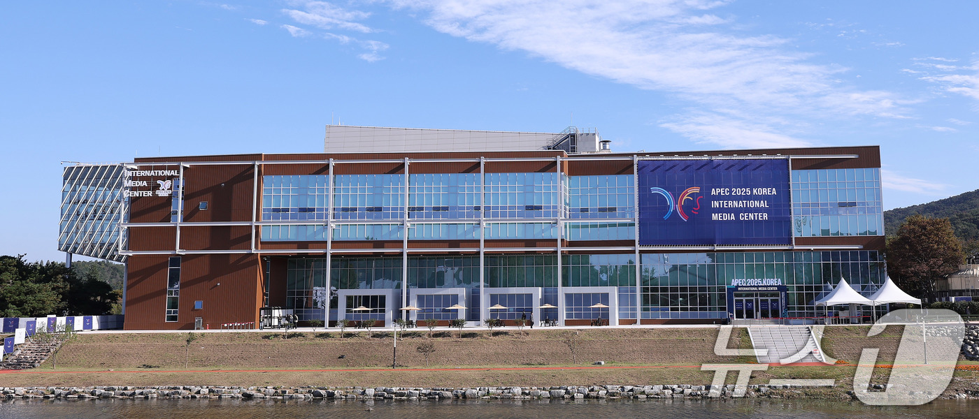 (경주=뉴스1) 박지혜 기자 = 27일 경북 경주에서 아시아태평양경제협력체(APEC) 정상회의 주간이 개막했다.트럼프 미국 대통령과 시진핑 중국 국가주석의 방한으로 관심이 집중된 …