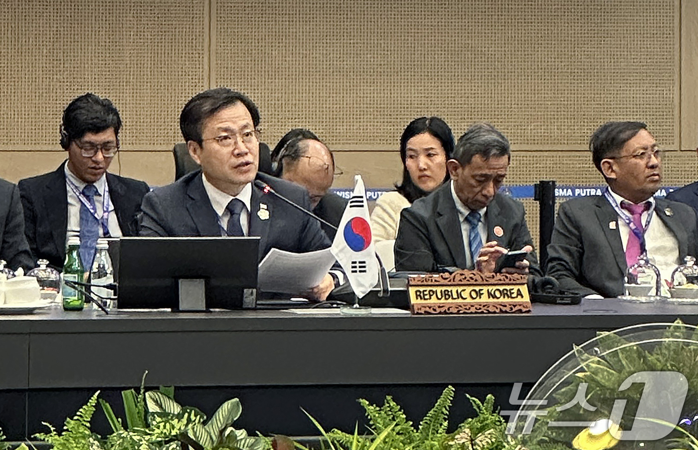 (서울=뉴스1) = 여한구 산업통상자원부 통상교섭본부장이 27일(현지시간) 말레이시아 쿠알라룸푸르 국제컨벤션센터(KLCC)에서 인도네시아, 캄보디아, 브루나이 등 아세안 회원국과 …