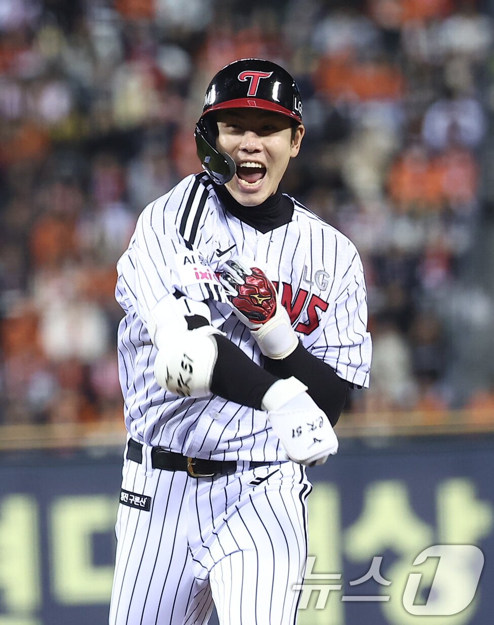 본문 이미지 - 홍창기는 2026시즌을 마친 뒤 FA 자격을 취득한다. 2025.10.27/뉴스1 ⓒ News1 김성진 기자