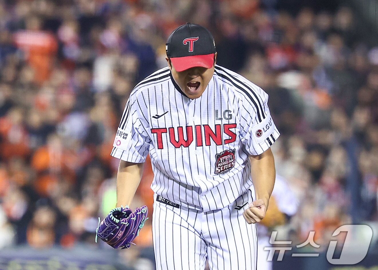 본문 이미지 - 포효하는 LG 트윈스 투수 송승기. 2025.10.27/뉴스1 ⓒ News1 김성진 기자