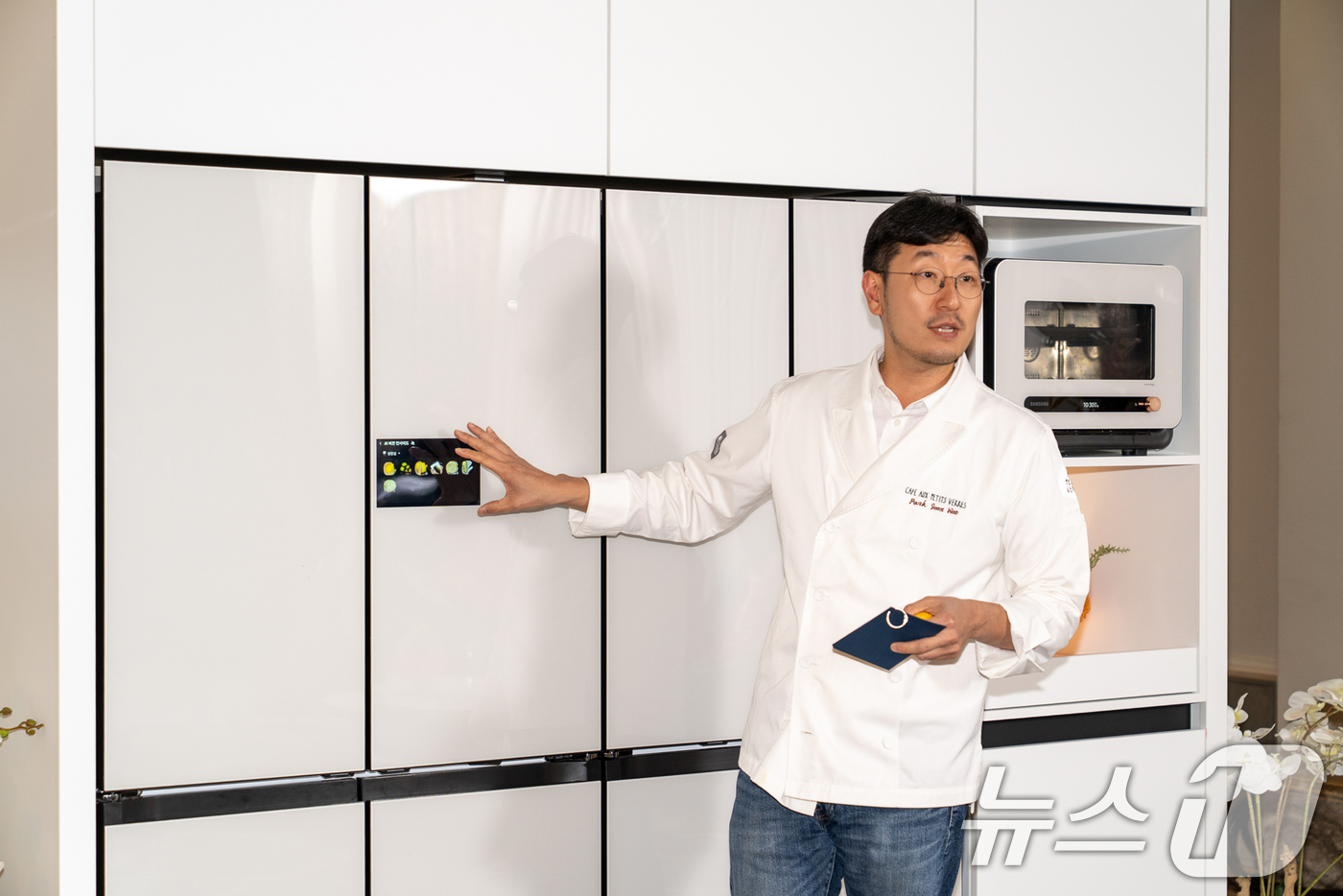 (서울=뉴스1) = 삼성전자는 지난 27일 인천 파라다이스시티에서 열린 글로벌 미식 가이드 '라 리스트(La Liste) 2026' 시상식에서 주방 경험을 혁신하는 다양한 비스포크 …