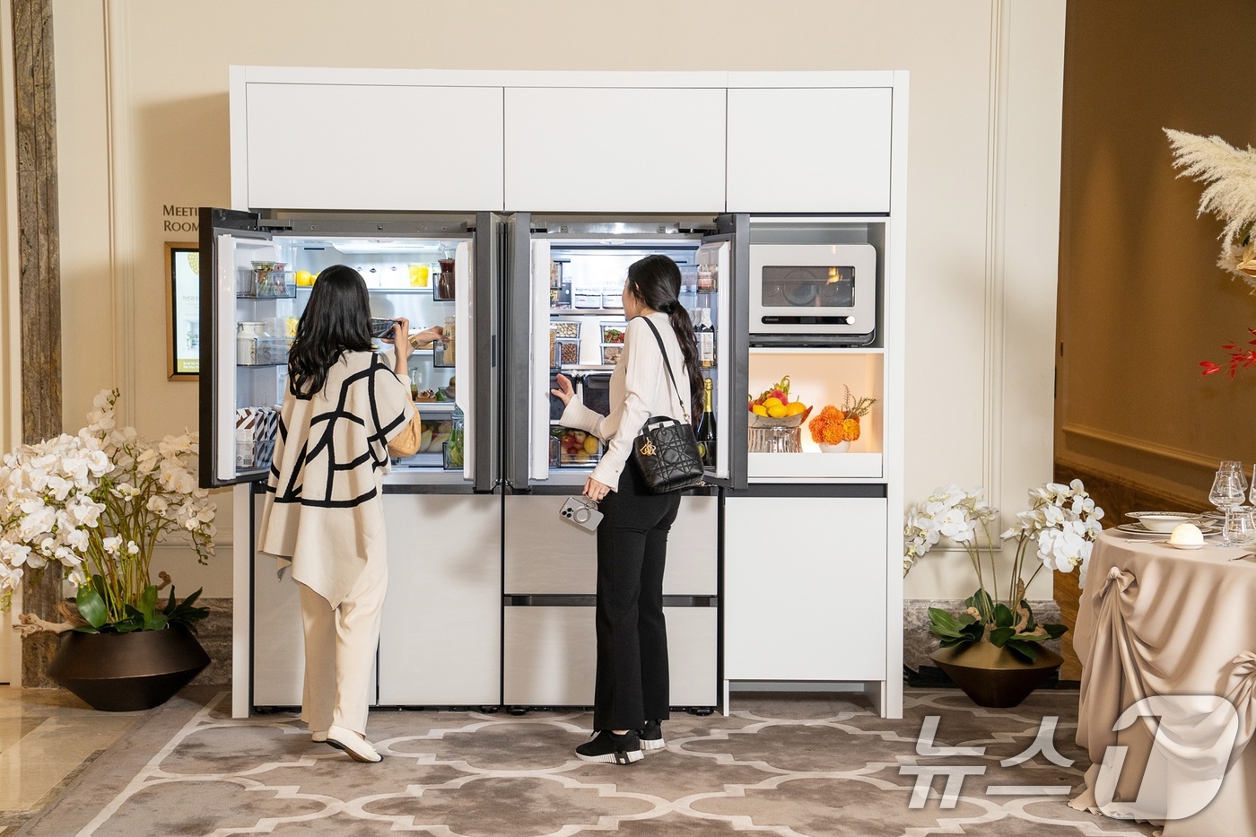 (서울=뉴스1) = 삼성전자는 지난 27일 인천 파라다이스시티에서 열린 글로벌 미식 가이드 '라 리스트(La Liste) 2026' 시상식에서 주방 경험을 혁신하는 다양한 비스포크 …