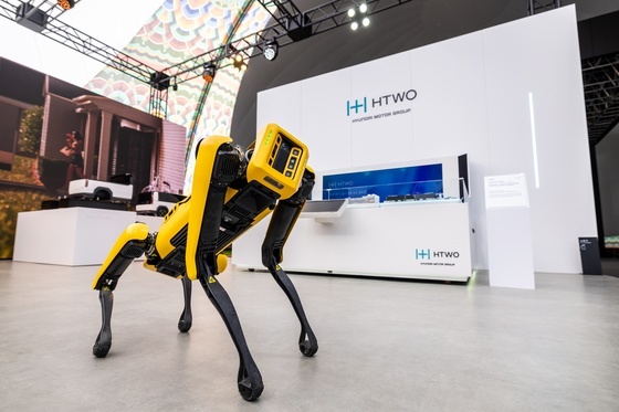 "현대차, 30만원 벽 깼다"…미래車 준비에 '재평가'[종목현미경]