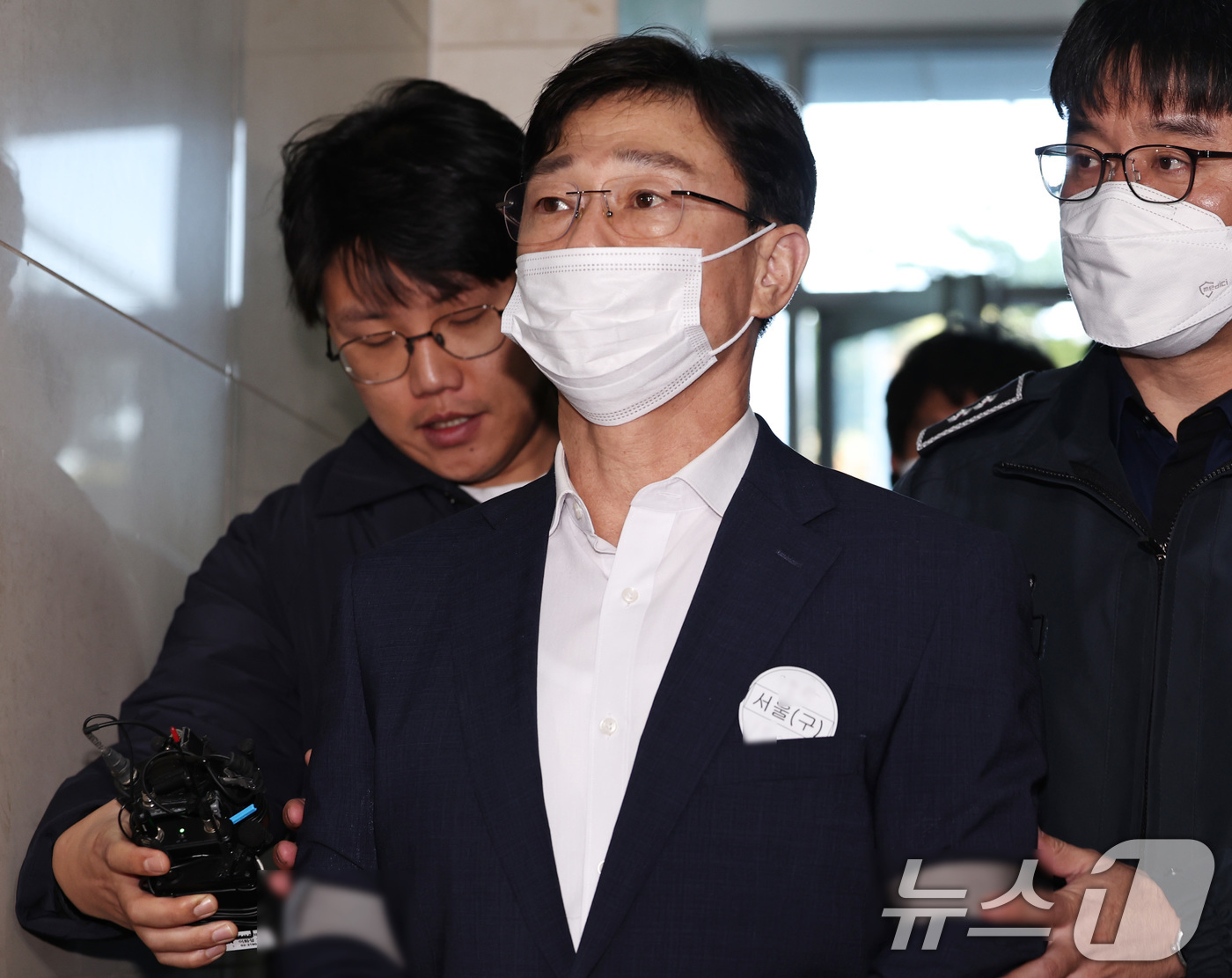 (서울=뉴스1) 구윤성 기자 = 임성근 전 해병대 1사단장이 28일 오전 휴대전화 포렌식 선별 참관을 위해 서울 서초구 해병대원 순직 사건 관련 의혹을 수사하는 순직해병특검팀(특별 …