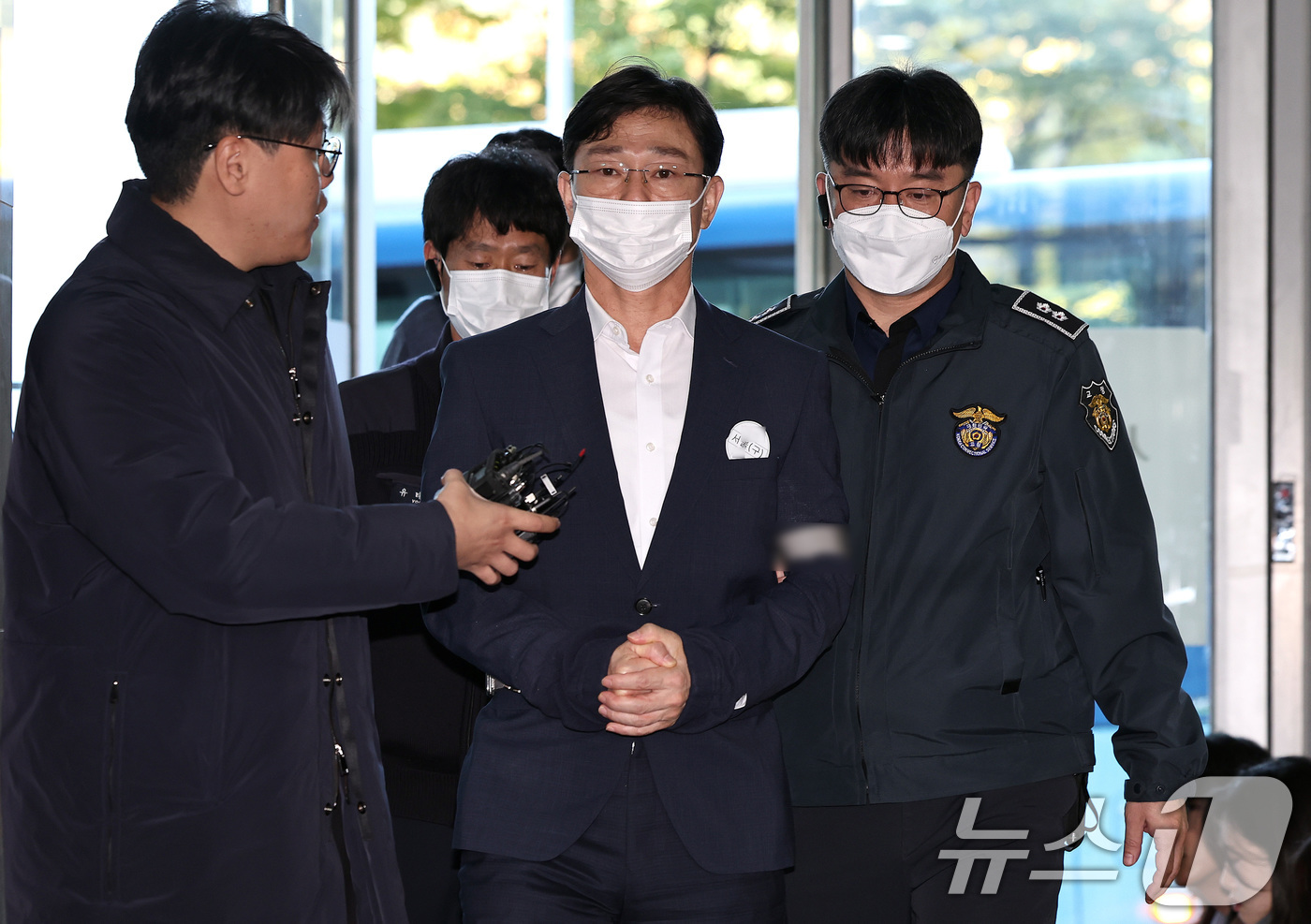 (서울=뉴스1) 구윤성 기자 = 임성근 전 해병대 1사단장이 28일 오전 휴대전화 포렌식 선별 참관을 위해 서울 서초구 해병대원 순직 사건 관련 의혹을 수사하는 순직해병특검팀(특별 …