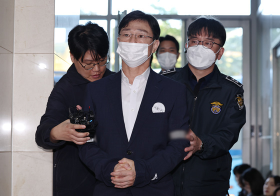 정신 스트레스 호소한 임성근…강제구인 시도하자 특검 출석(종합)