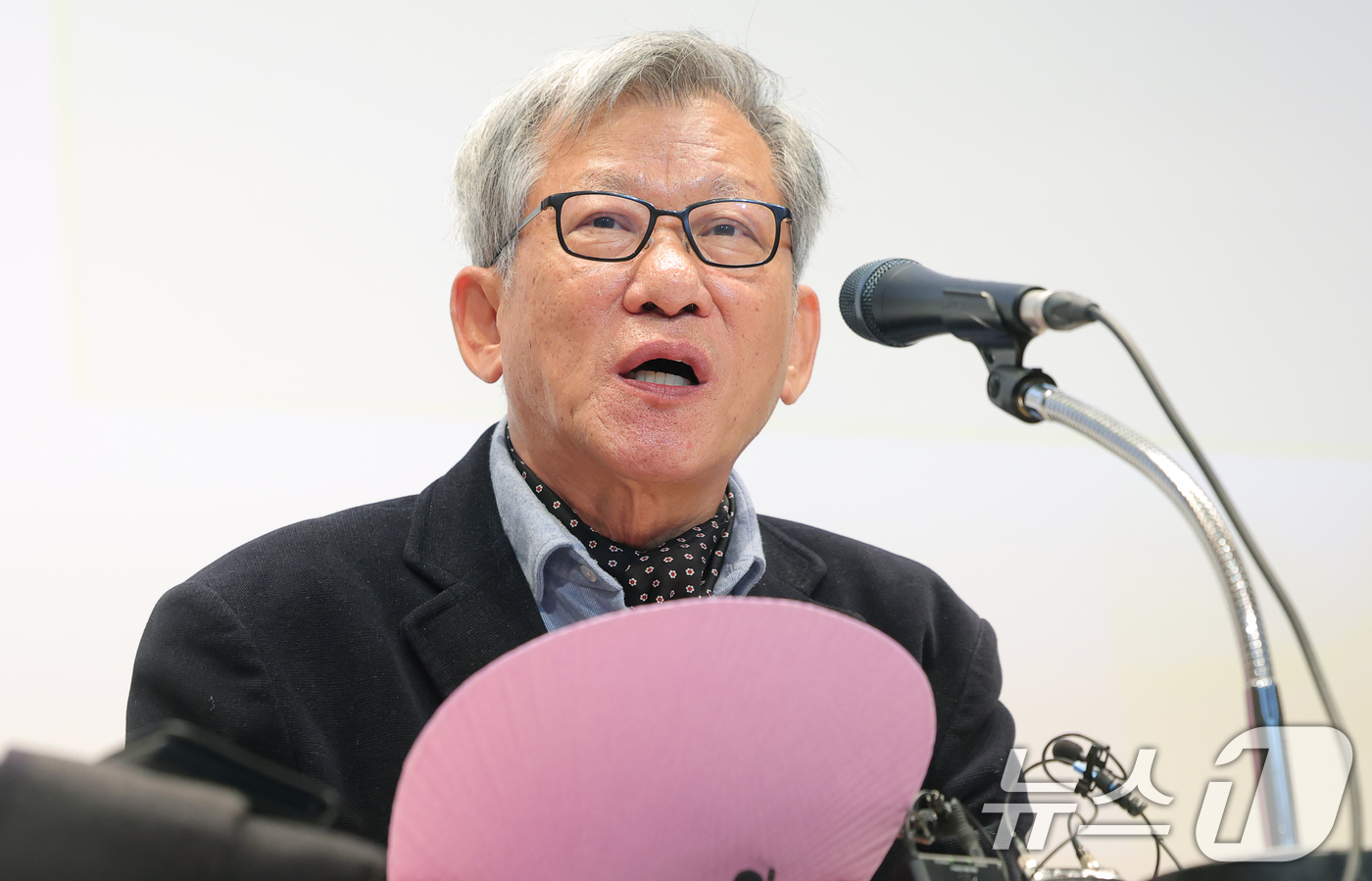 (서울=뉴스1) 권현진 기자 = 유홍준 국립중앙박물관 관장이 28일 오전 서울 용산구 국립중앙박물관에서 열린 보존과학센터 개관 및 기자간담회에서 인사말을 하고 있다. 2025.10 …